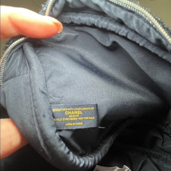 Chanel Beauté Midnight Blue Tweed Pouch & Box - Picture 9 of 11